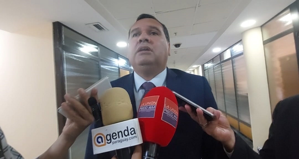 Senador cartista asegura que HC no tuvo incidencia en renuncia de Nakayama