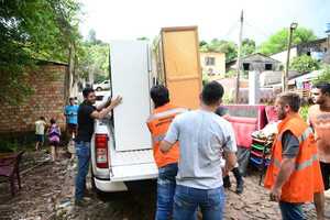 Diario HOY | Familias de Alto Paraná regresan a sus hogares tras descenso del Río Paraná