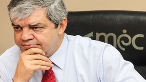 Proponen convocar a Riera tras escándalo en caso Interpol - Noticias Paraguay