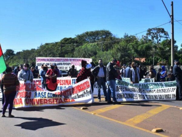 Manifestación masiva solicita que la EBY siga invirtiendo en Misiones