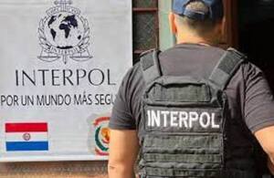 Responsable de levantar “Código Rojo” de Interpol se compró un auto 3 días después