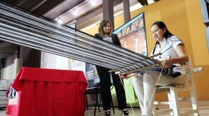 Diario HOY | Poncho Para’i de 60 listas, en vías de extinción: el plan del Paraguay para salvar pieza artesanal