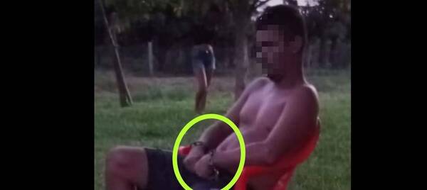 El dolor de una madre: encadenó al hijo porque le dijeron que está poseído por Satán