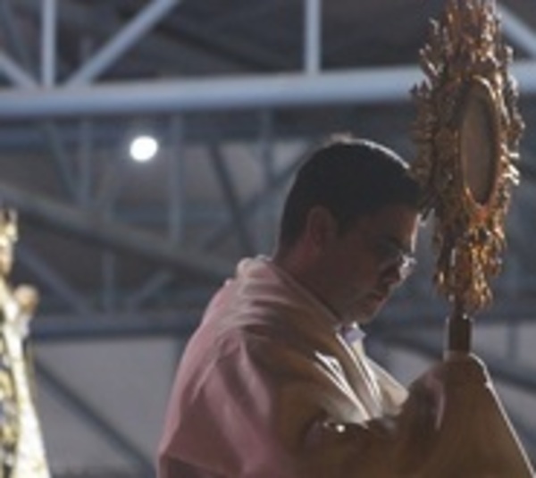 Contemplando a Dios podremos ver injusticias sociales dicen en homilía - Paraguay.com