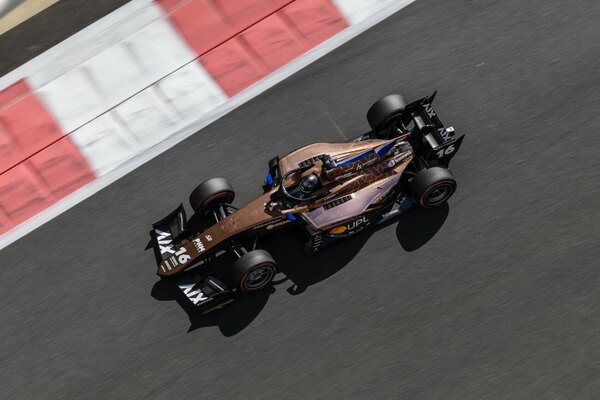 Versus / Duerksen se mete al Top 3 en el cierre de los test en Yas Marina