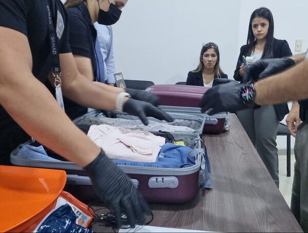 Funcionarios de la DINAC facilitaban el paso de droga por el escáner del aeropuerto Silvio Pettirossi · Radio Monumental 1080 AM
