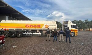 Diario HOY | Cisterna cargado con combustible de contrabando fue demorado en CDE