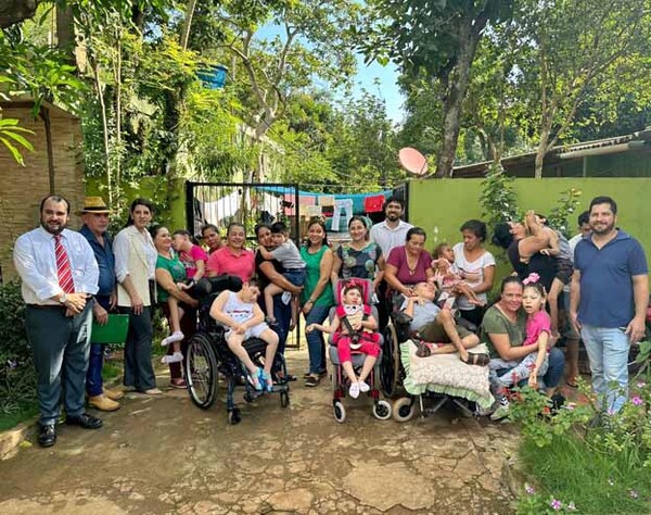 Brindan asistencia a Asociación de Madres con niños aquejados de discapacidad | DIARIO PRIMERA PLANA