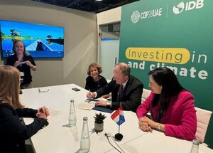Diario HOY | Histórico: Gobierno firma importante acuerdo para recuperar el lago Ypacaraí