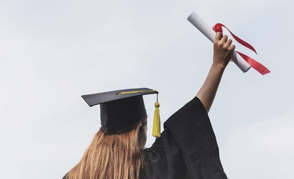 Diario HOY | Imputan a cuatro mujeres por falsificación de títulos universitarios