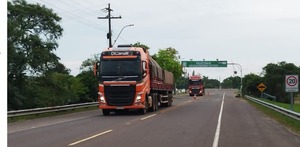 Llegan a la zona de obras más componentes y accesorios para las turbinas de Aña Cuá - .::Agencia IP::.