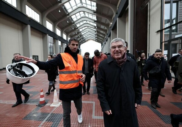 Versus / Presidente del COI, "muy satisfecho" tras visitar la villa olímpica de París 2024