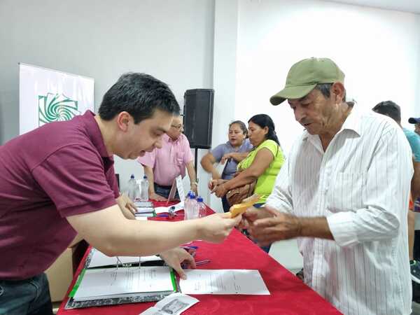 Concluye la entrega de bonos económicos a pescadores de Ñeembucú - .::Agencia IP::.