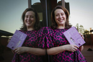 La escritora Julia Quinn compara la fascinación por la realeza con las princesas de Disney - MarketData