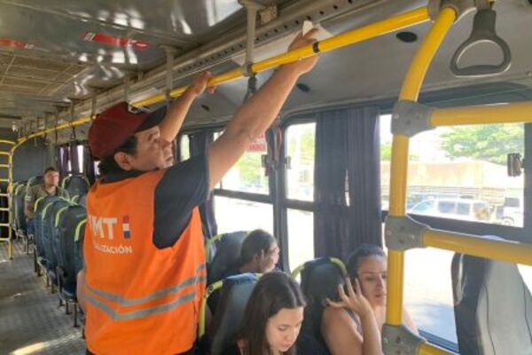 Ante las altas temperaturas, controlan acondicionadores de aire de los buses