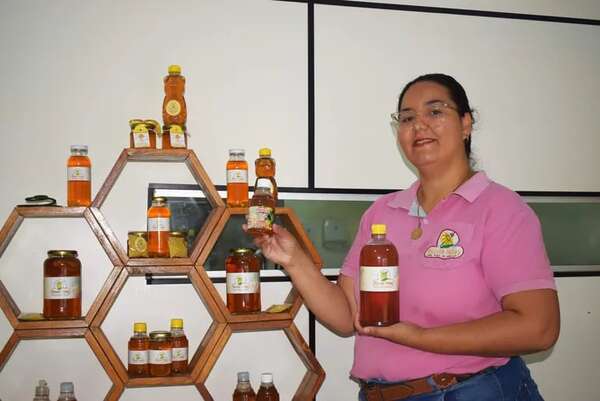 Preparan 1.000 kilos de miel de abeja para ofertar en la Expo Frutas - Nacionales - ABC Color