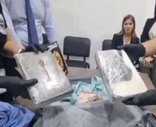 “Mula” en el aeropuerto: Dinac venía siguiendo al funcionario Servián - Policiales - ABC Color