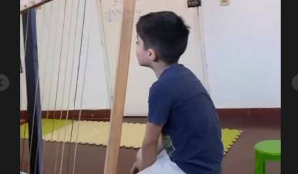 El hijo de Nadia y Abelito ya canta también