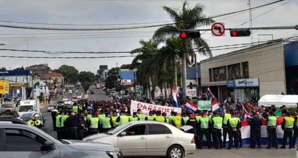Manifestantes vuelven a bloquear el tránsito sobre avenida Eusebio Ayala