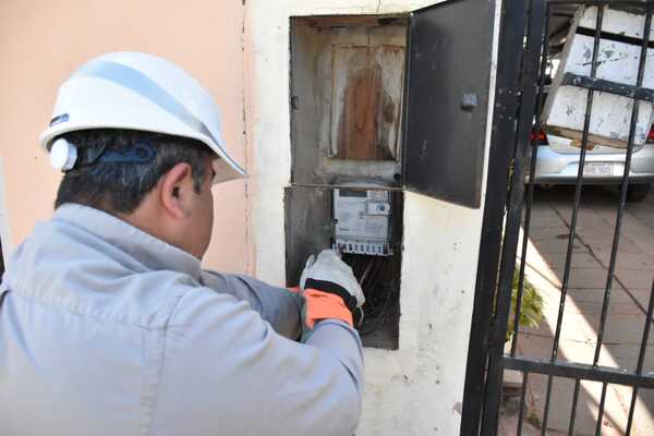 ANDE registra una pérdida de casi G. 2 mil millones por conexión clandestina - ADN Digital