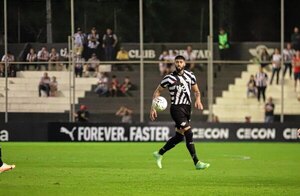 Versus / ¿Será el último partido de Alex Barboza en Libertad?