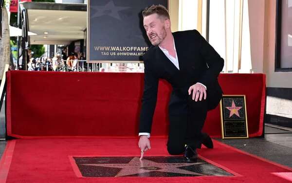 Macaulay Culkin, de “Mi pobre angelito”, recibió su estrella en el Paseo de la Fama de Hollywood - Cine y TV - ABC Color