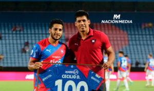 Versus / El homenaje a Cecilio Domínguez por sus 100 partidos con Cerro Porteño