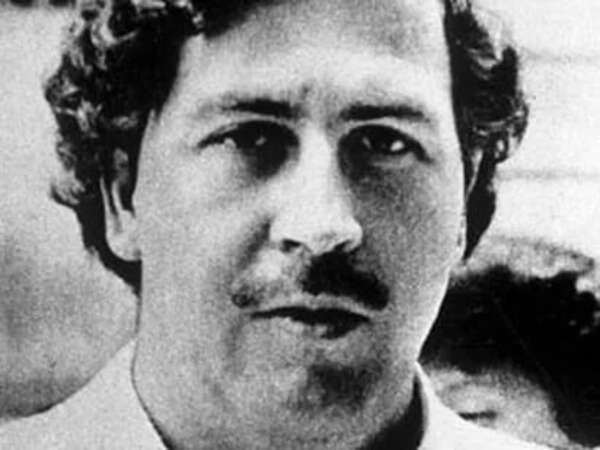 “El Patrón”: Pablo Escobar murió solo y descalzo hace 30 años - Mundo - ABC Color