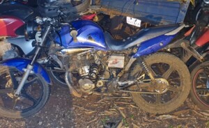 Conductor ebrio chocó contra motociclista, huyó, y luego fue detenido