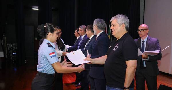 La Nación / Riera recalcó importancia de la promulgación de la ley de Reforma de la Policía Nacional