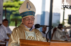 Obispo denuncia despilfarro del dinero público y alerta sobre cambio climático en emotiva homilía