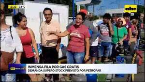 Video: Inmensa fila por gas gratis  - ABC Noticias - ABC Color
