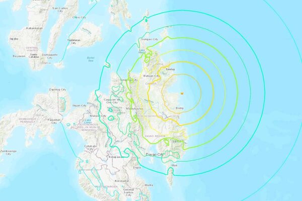 Fuerte terremoto y alerta de tsunami en Filipinas | 1000 Noticias