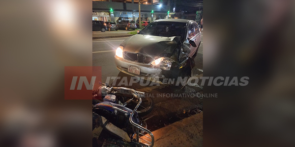 MOTOCICLISTAS RESULTARON HERIDAS TRAS SINIESTRO VIAL EN ENCARNACIÓN - Itapúa Noticias