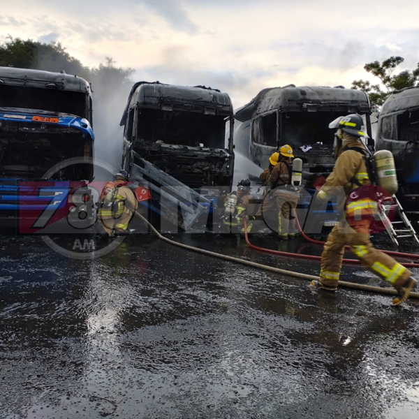 Camiones cisternas se encontraban vacíos al momento de incendiarse en San Antonio - Megacadena - Diario Digital
