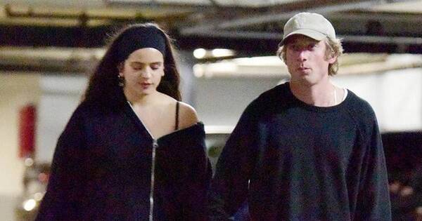 La Nación / ¿Romance confirmado? Sorprenden a Rosalía paseando con Jeremy Allen White