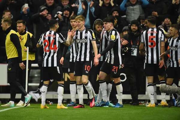 Miguel Almirón, protagonista de un nuevo triunfo del Newcastle ante el United - Fútbol de la Premier League - ABC Color