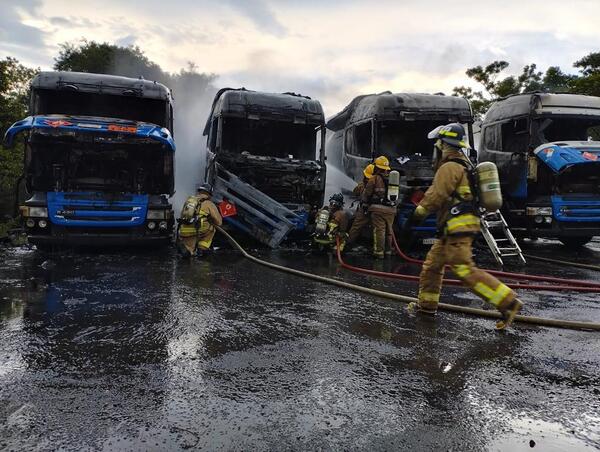 Diario HOY | Cuatro camiones cisterna se incendiaron en San Antonio