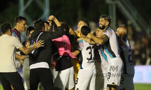 Versus / Alexander Barboza: "Somos dueños del fútbol paraguayo..."