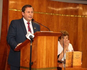 Ministro espera que su libro sea una fuente de inspiración y consulta - Judiciales.net