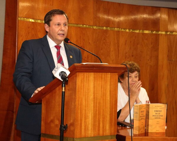 Ministro espera que su libro sea una fuente de inspiración y consulta - Judiciales.net