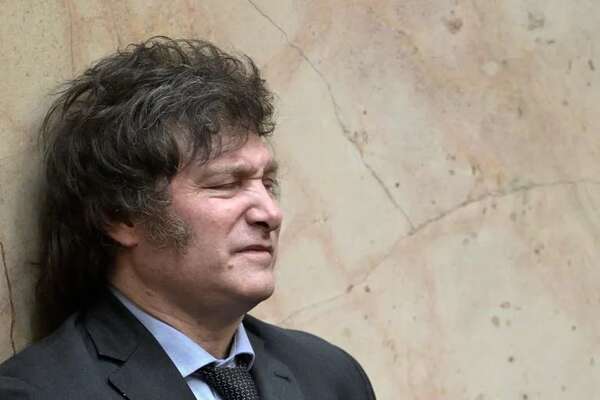 Javier Milei no descartó del todo la dolarización, según la asociación de bancos globales - Mundo - ABC Color