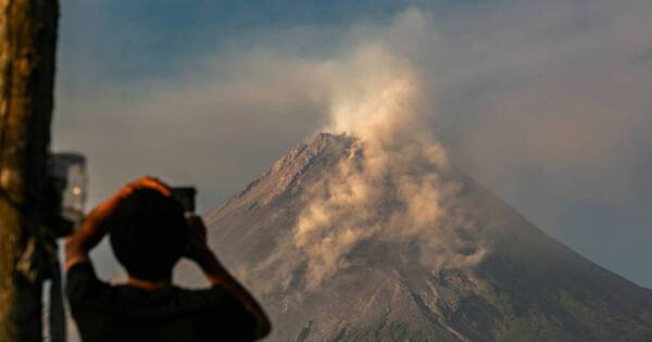 La Nación / Volcán de Sumatra, en Indonesia, entra en erupción