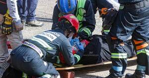 La Nación / Bomberos y socorristas participan del encuentro de rescate en Capiatá