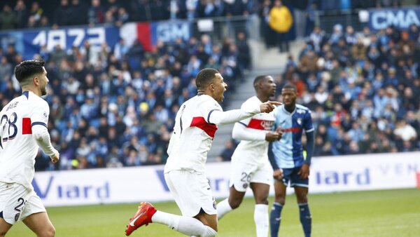 Mbappe y Arnau Tenas aplacan el fuego