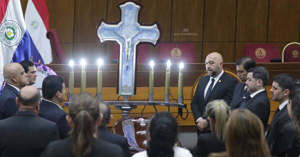 La Nación / La clase política, familiares y amigos despidieron al diputado Harms