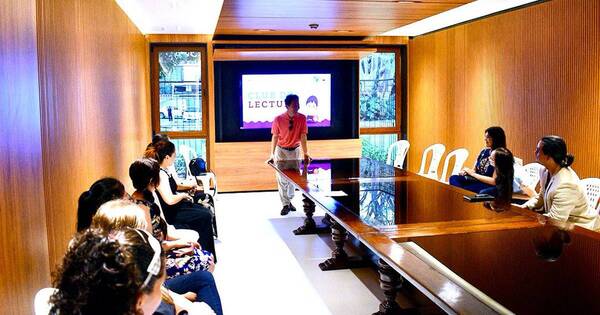 La Nación / Club de lectura coreano debatió “Almendra”