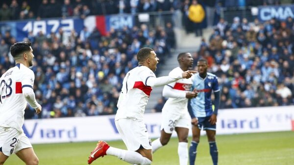 Mbappe y Arnau Tenas aplacan el fuego