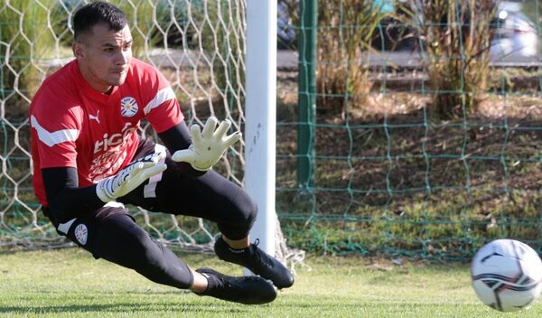 Versus / Santiago Rojas llenó de elogios al "mejor arquero del fútbol paraguayo"