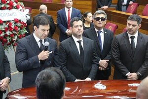 Colegas legisladores despiden a Walter Harms en el Congreso